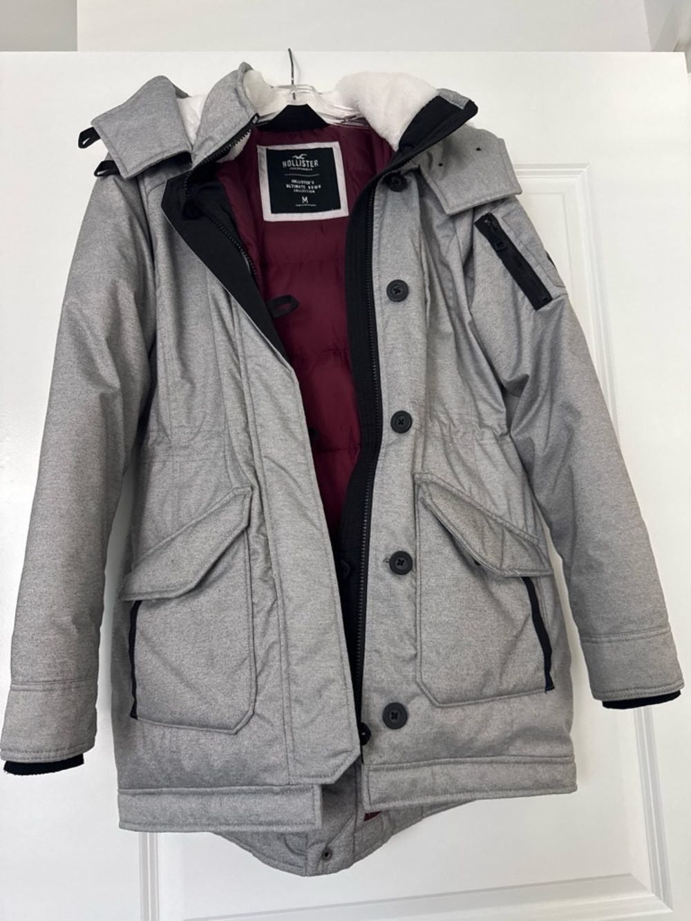 Hollister women’s Light Gray Puffer Parka with Burgundy Lining